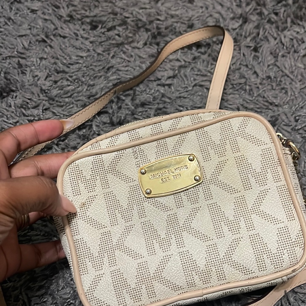 Micheal Kors crossbody purse